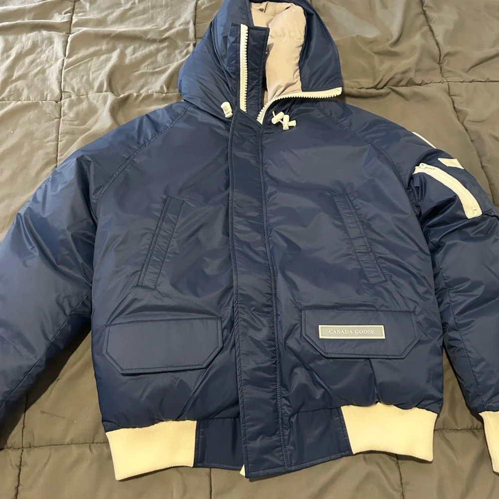 Canada Goose Chilliwack Bomber - ISO Northern Lights - Picture 7 of 8